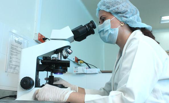 Prueban nueva terapia contra cáncer de cuello uterino con buenos resultados 