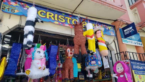 Sale a la venta piñatas con la imagen de Pedro Castillo, Dina Boluarte y el Congreso de la República| Foto: Omar Cruz