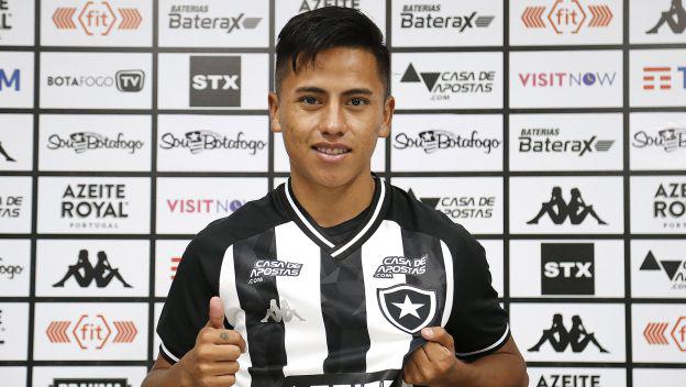Alexander Lecaros dejó Real Garcilaso y empezó un nuevo reto en el Botafogo. (Foto: Botafogo)