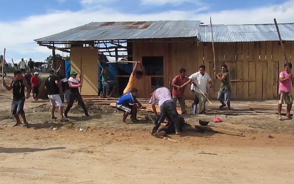 Iquitos: Pobladores "masacran" a policías (VIDEO)