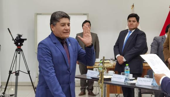 Alcalde de Arequipa juró al cargo de Presidente de la Junta de Accionistas de Sedapar. (Foto:GEC)