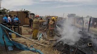 Incendio arrasa con viviendas en Pisco