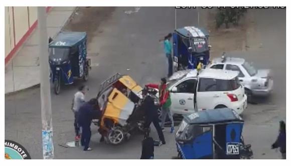 Nuevo Chimbote: Cámara de seguridad capta choque entre mototaxi y automóvil (VIDEO)