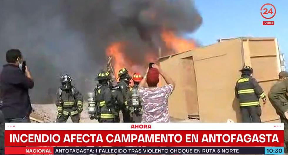 Imagen de incendio que afecta a campamento en Antofagasta. (Captura de video/24 horas Chile).