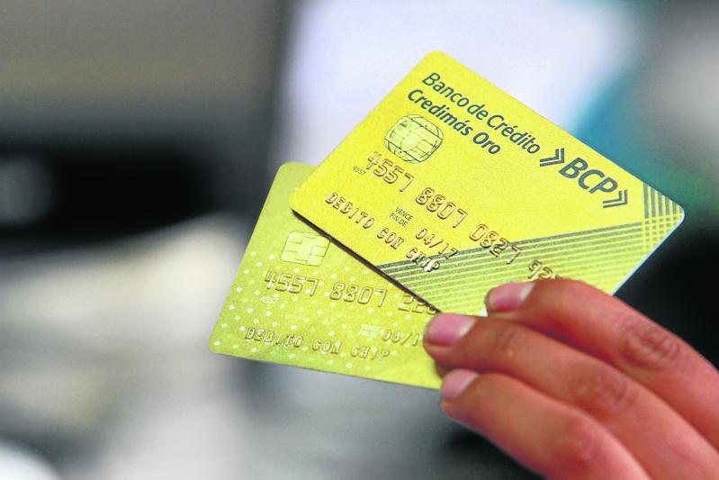 Tarjetas de débito y crédito deberán tener su chip