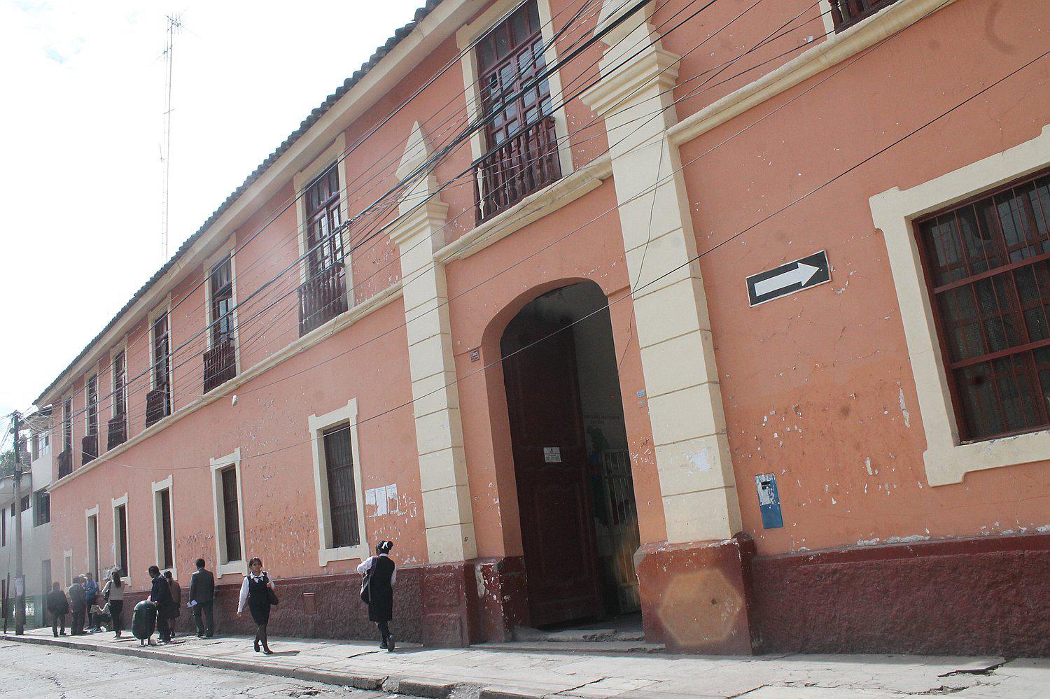 Evalúan situación de funcionarios repuestos en la Drea