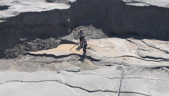 La laguna "Huacachina" de La Joya desapareció con el desfogue descontrolado| Foto: PNP
