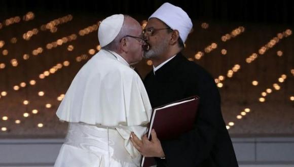 El papa y el imán musulmán sellan pacto de fraternidad en Emiratos Árabes