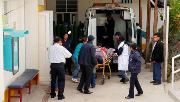 Dos muertos y 10 heridos tras volcadura de miniván en Otuzco