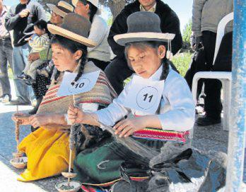 Promueven el hilado y tejido artesanal