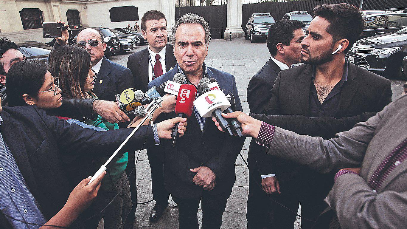 Petrozzi genera minicrisis en el Ejecutivo tras destitución de Coya