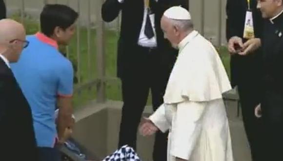 Papa Francisco bendijo a niña al salir de la Nunciatura Apostólica (VIDEO) 