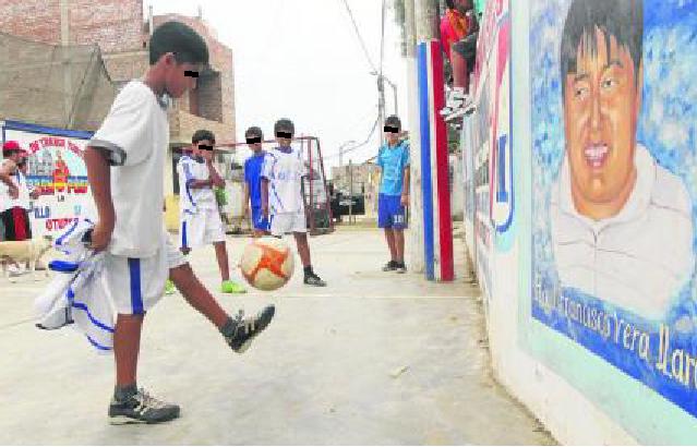 Con pintas, "Los Pulpos" rinden homenaje a cómplices caídos