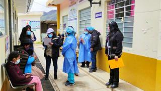 Lili Sandoval, supervisora nacional de la Vacunación COVID-19 en visita a Huancavelica: “Padres responsables llevan a vacunar a sus hijos”