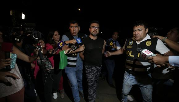 Geiner Alvarado a su llegada a la fiscalía. Foto: GEC / Cesár Bueno