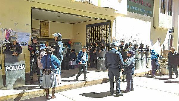 Paro contra la minera en Pukaqaqa divide comerciantes