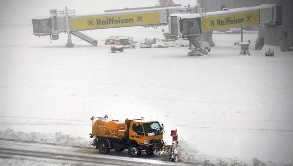 Alemania: Aeropuerto de Fráncfort cancela 30 vuelos por el temporal de nieve