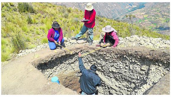Pasco: Hallan fragmentos de carbón y huesos en antiguo centro ceremonial