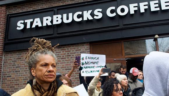 Starbucks cerrará todas sus tiendas en Estados Unidos debido a incidente racista (VIDEO)