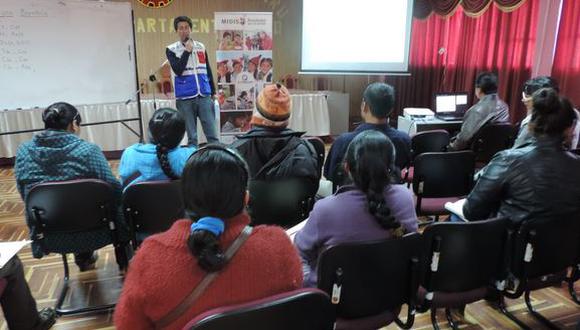 Qali Warma realiza jornada informativa dirigida a empresarios de la región de Puno