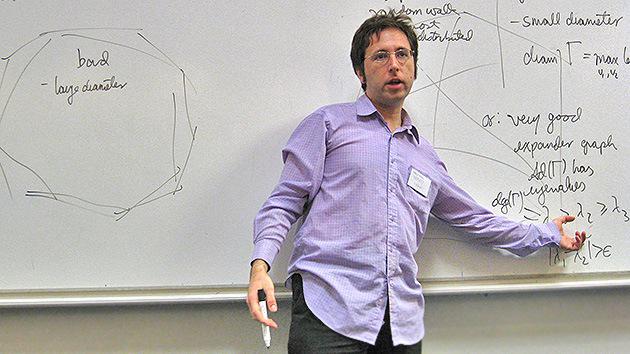 Matemático peruano hace historia resolviendo un problema del año 1742