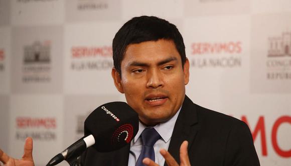 Américo Gonza, de Perú Libre, pidió la renuncia de Aníbal Torres. (Foto: GEC)