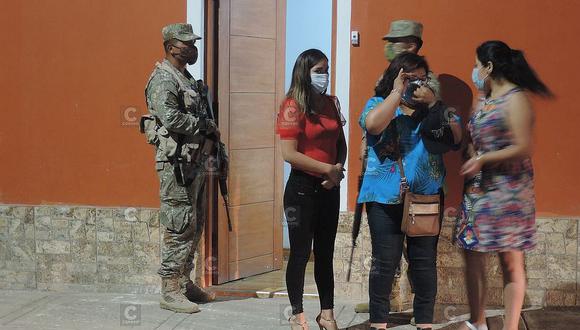 Reunión se realizaba durante el toque de queda, militares y policías ingresaron a vivienda en distrito Gregorio Albarracín