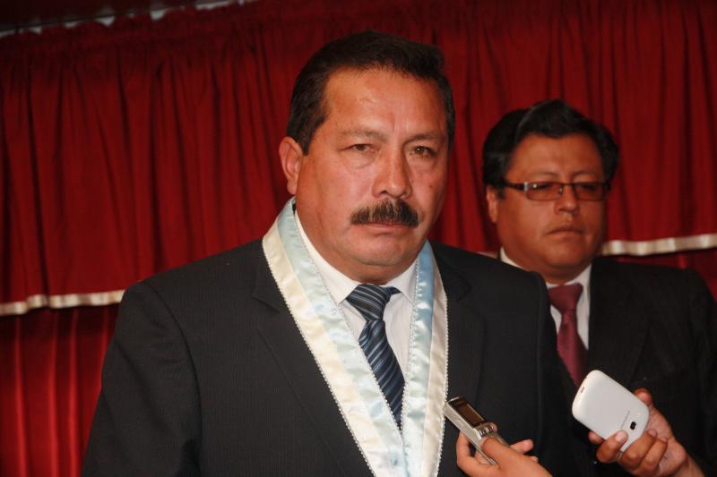 Luis Butrón renunció a la alcaldía de Puno