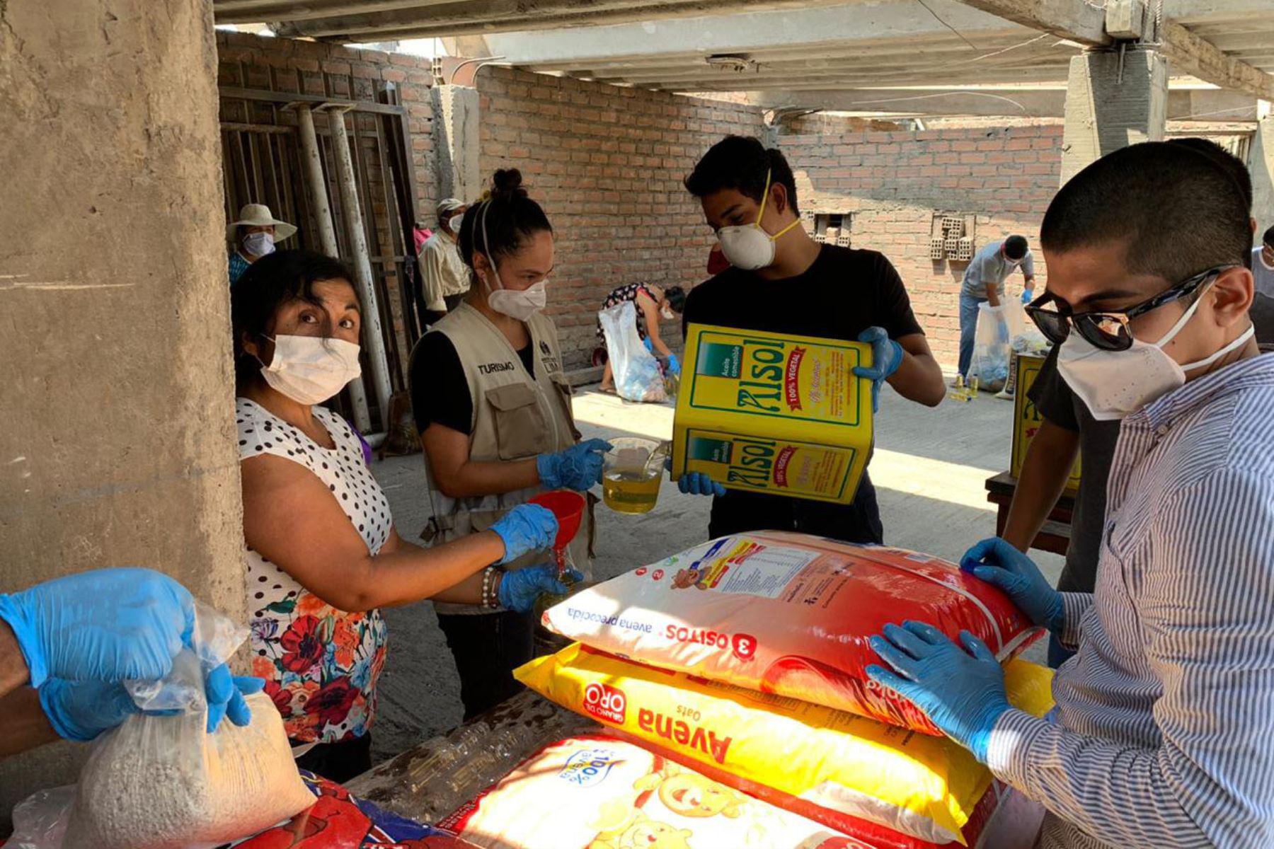 Una de las últimas medidas tomadas por el Ejecutivo fue las salidas diferenciadas para hombres y mujeres en todo el país (Foto: Andina)