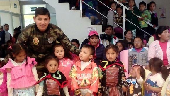 PNP entregó útiles escolares a niños de escasos recursos de Tayacaja