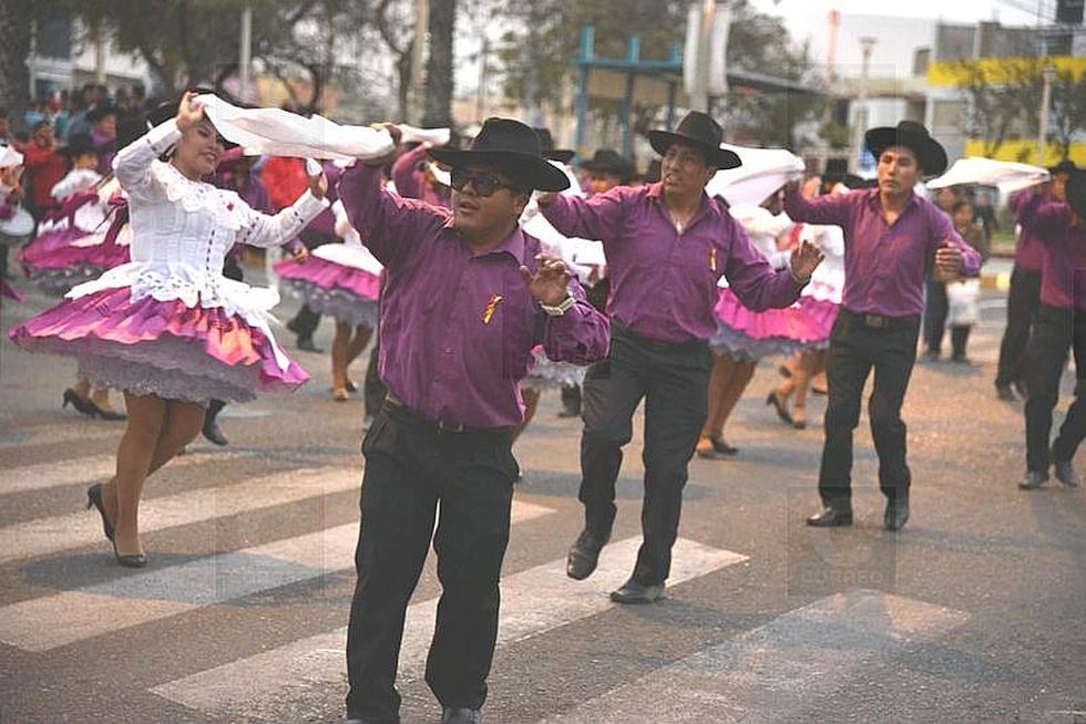 Grupos folclóricos rinden su saludo a la reincorporación de Tacna