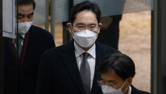 Lee Jae-yong, objeto de un nuevo juicio en el caso que llevó al enjuiciamiento y encarcelamiento de la expresidenta Park Geun-hye en 2017, fue declarado culpable de corrupción y malversación de fondos. (Ed JONES / AFP)