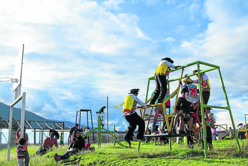 Tránsitos y márgenes: fotografías que nacen desde nuestro Valle 