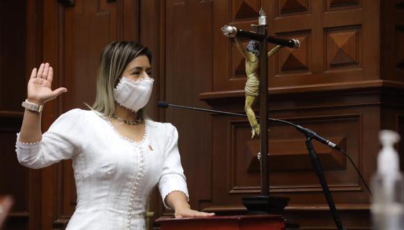 Congresista de Fuerza Popular anunció el cese de su asesora principal Angélica Barturen Nuñez. (Foto: Facebook Tania Ramírez)