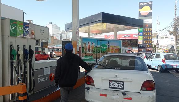 Sigue bajando el precio de los combustibles en Arequipa. (Foto: Yorch Huamani)
