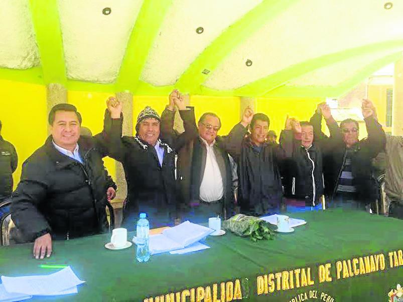 Acuerdan resolver contrato con el Ejército de asfaltado de carretera