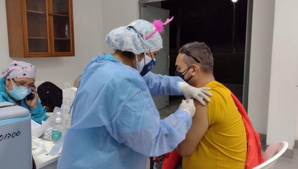El ministro de Salud, Hernando Cevallos, llega hoy a Piura con un lote adicional de 40 mil dosis de vacunas para avanzar con el proceso de inmunización.
