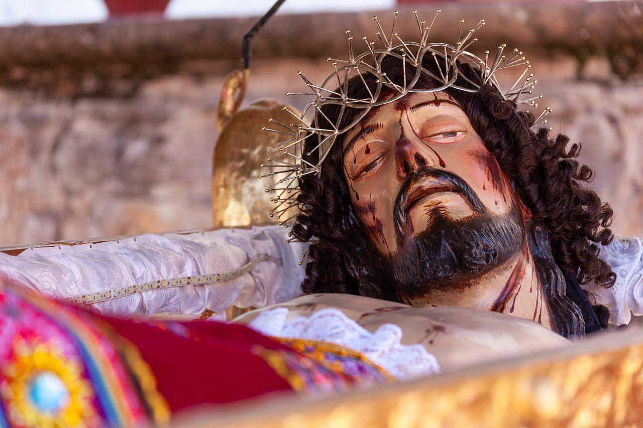 Antigua imagen del Señor del Santo Sepulcro fue entregada restaurada en Cusco