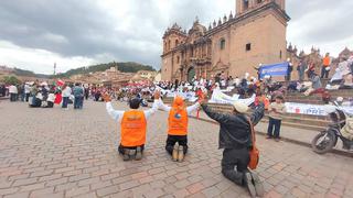 Cusqueños piden paz de rodillas (FOTOS)