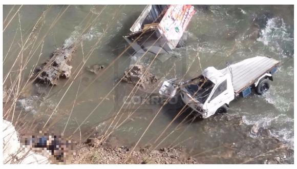 Camión de helados se despista, cae al río Yauli y deja un muerto  (VIDEO)