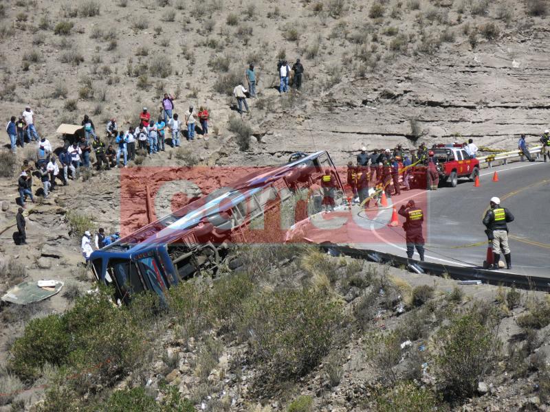 Ómnibus se vuelca dejando 12 muertos y 38 heridos