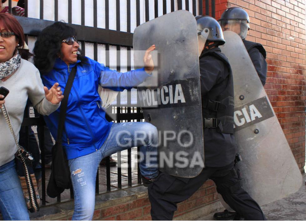 Violencia en protesta contra ley Servir: PNP usa "pinochito" para repeler a protestantes 