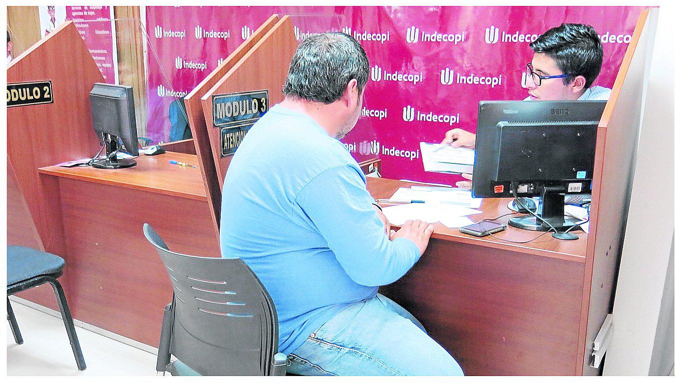 Indecopi multa a colegios privados por cobros excesivos a padres de familia