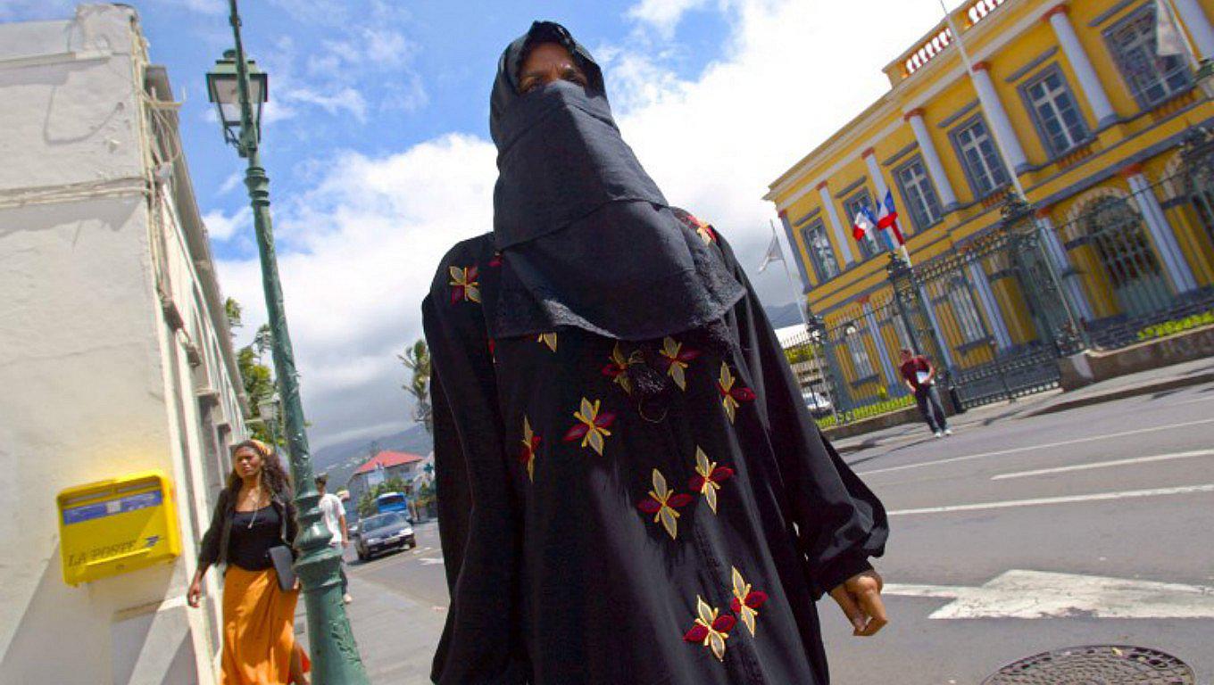 Polémica en Reino Unido por campaña que promueve ataques a musulmanes (FOTO)
