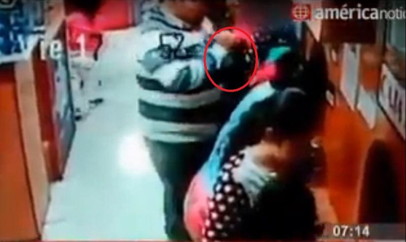 ​¡Indignante! Utilizan a bebé para robar alcancía de Liga Contra el Cáncer (VIDEO)