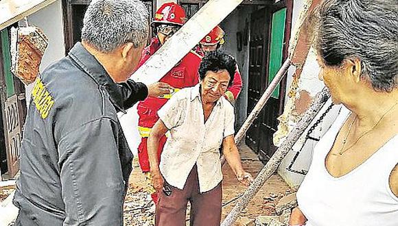 Una familia se salva de morir aplastada al desplomarse el techo de su vivienda