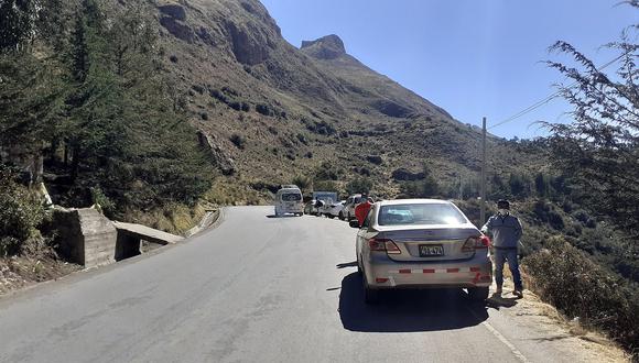 Huancavelica: Coronavirus entra y sale en auto sin control alguno