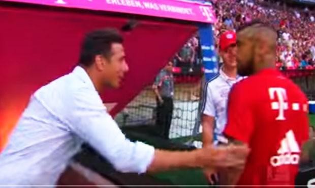 Claudio Pizarro le da lección al chileno Arturo Vidal (VIDEO)