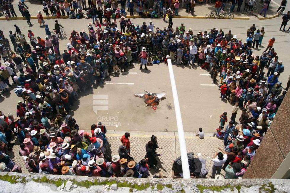 Acolla: Encadenan municipio en rechazo a nuevo alcalde