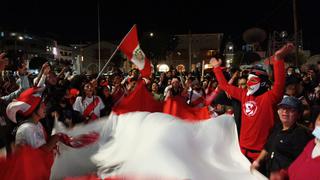 Cientos salieron a las calles por el “banderazo” en Huancayo previo al partido Perú vs. Australia